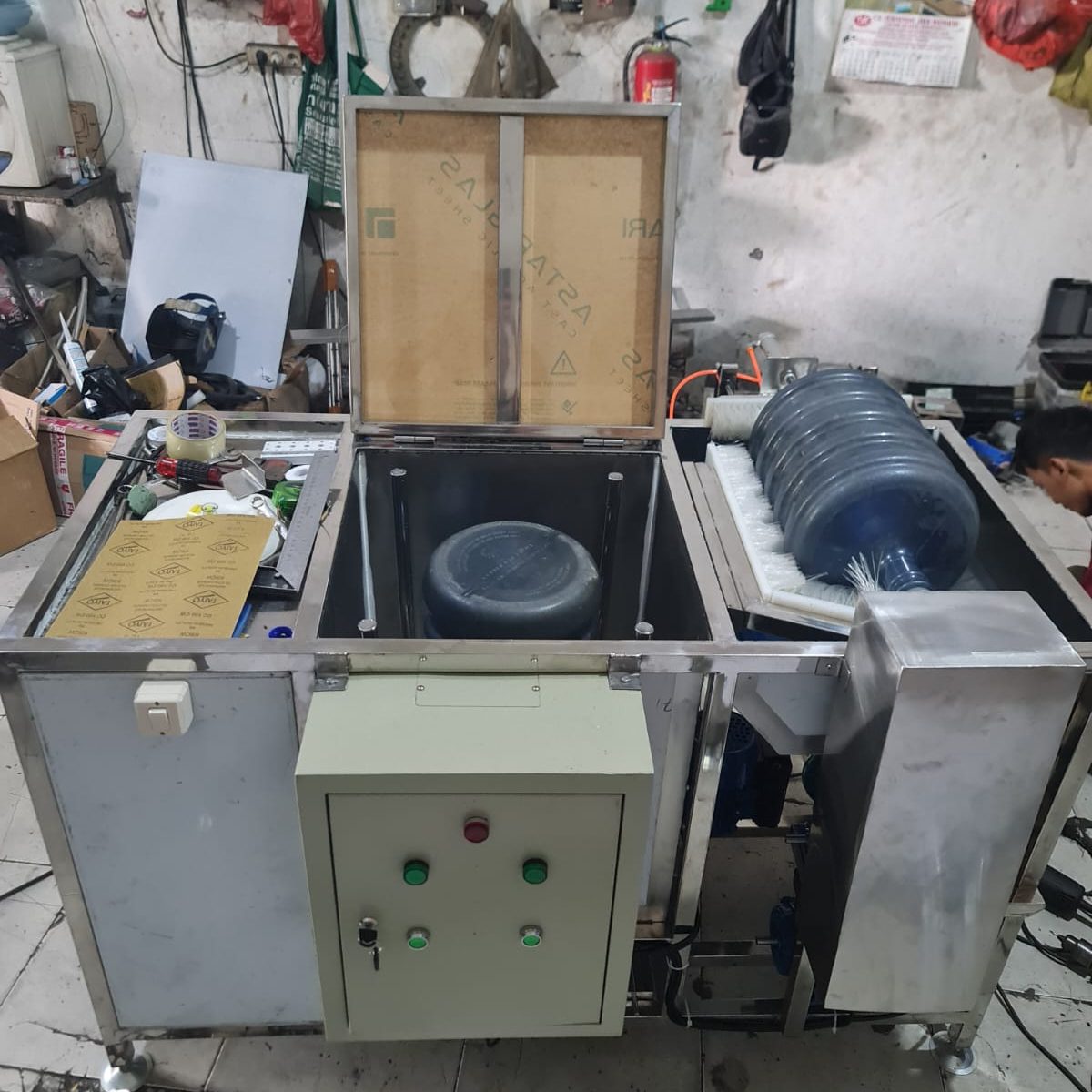 Mesin Pembersih Galon Air