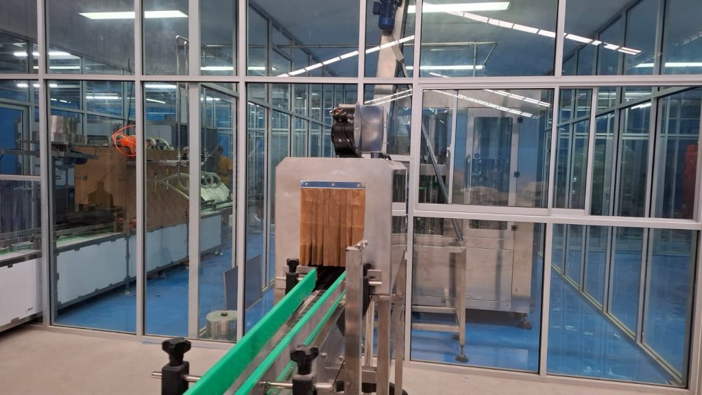 Mesin AMDK Botol: Perbandingan Sistem Linear dan Rotary