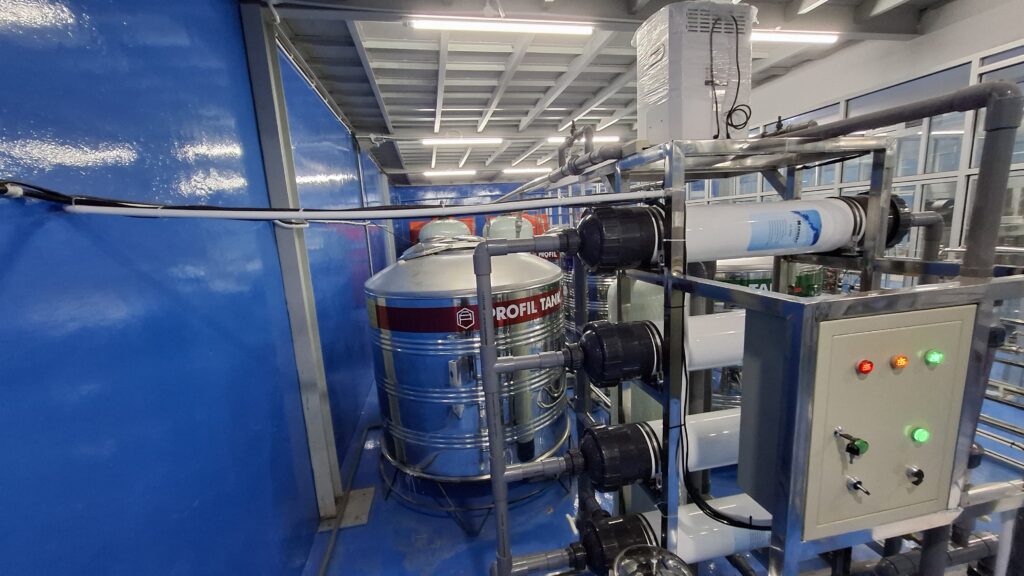 Cara Memastikan Air Hasil Produksi Lulus Uji Standar BPOM